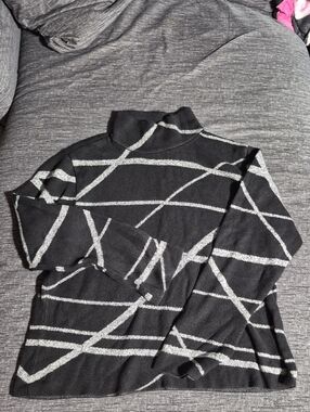 ✨️Apostrophe Black Turtleneck Bell Sleeve Sweater with Silver Graphic Lines✨️